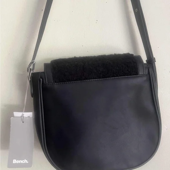 Bench Elegant Black Crossbody Bag - Picture 3 of 8